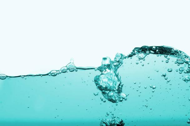 Eau éclaboussure ou vague d'eau avec des bulles d'air sur le fond
 - Photo, image