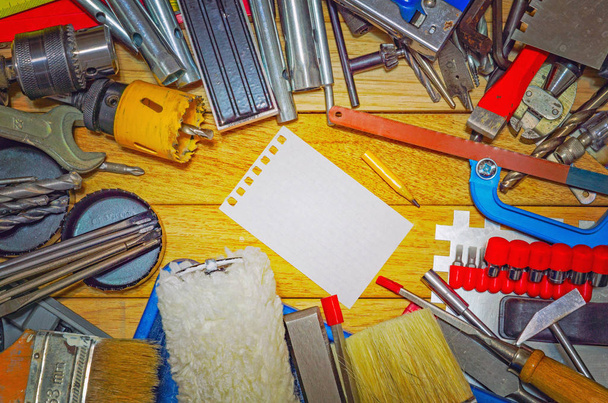 Toutes sortes d'outils pour la réparation de la maison
 - Photo, image