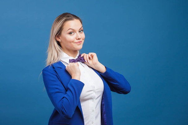 Happy smiling young woman in blue on blue background. Friendly business portrait - Φωτογραφία, εικόνα