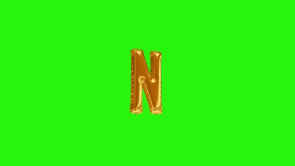 Χρυσό γράμμα Ν. Χρυσό αλουμινόχαρτο ήλιο μπαλόνι αλφάβητο επιπλέει στην πράσινη οθόνη - Πλάνα, βίντεο