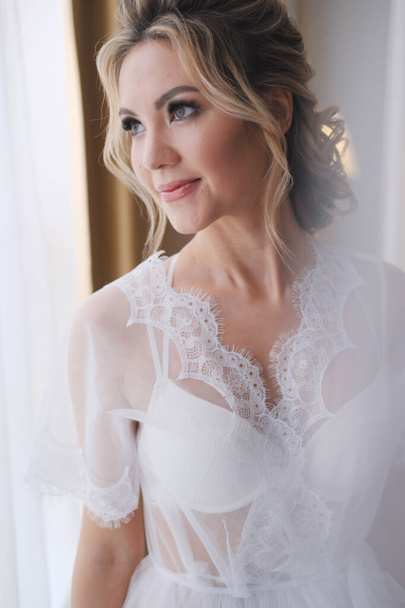 Portrait of bride in peignoir - Photo, image