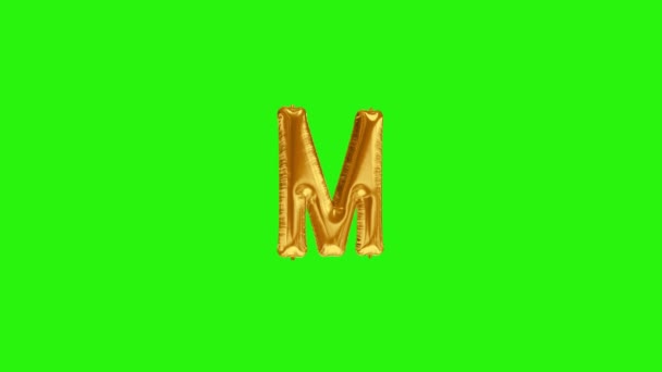 Letra dourada M. Alfabeto balão de hélio folha de ouro flutuando na tela verde
 - Filmagem, Vídeo