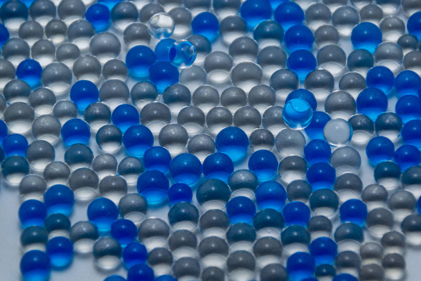 sininen ja läpinäkyvä geeli helmiä
 - Valokuva, kuva