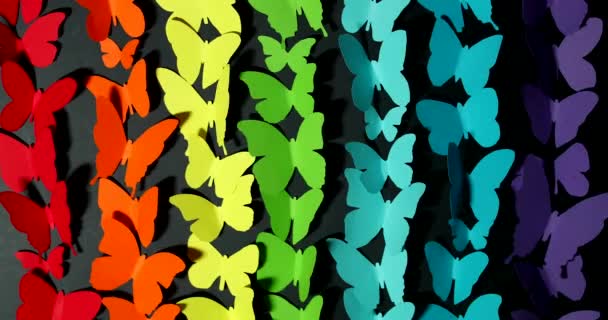 Stop mozgás mozgás papír pillangók sötét háttér. - Felvétel, videó
