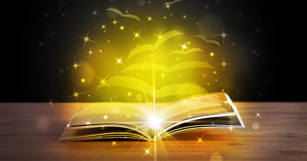 Открытая книга с золотыми светящимися бумажными страницами - Фото, изображение