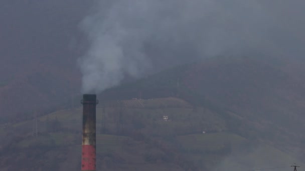 Industrial factory pollution, large smoke from pipes in atmosphere, near city, unclean air, poor visibility, stuffy - Video, Çekim