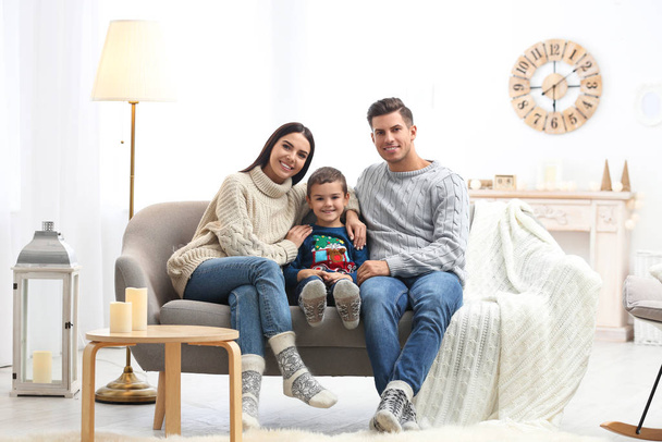 Happy family with little son spending time together at home. Win - Фото, зображення