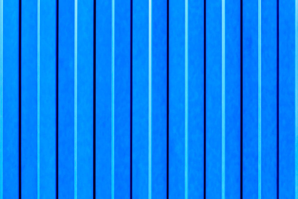 Fondo de hoja de hierro azul claro corrugado de cerca
. - Foto, Imagen