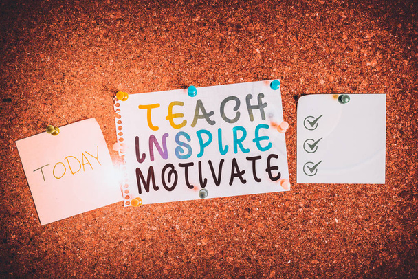 Texte d'écriture Enseigner Inspirer Motiver. Concept signifiant Spark the Imagination to Feel the need to Learn Corkboard color size paper pin thumbtack tack tack sheet billboard notice board
. - Photo, image