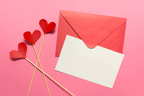 Pink Valentine day composition with blank card, envelope and hea - 写真・画像