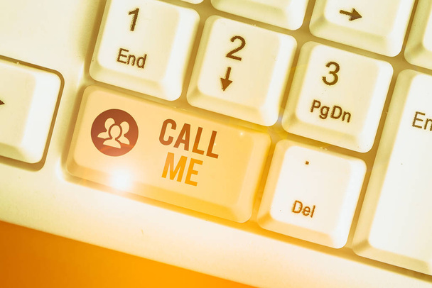 Handschriftliches Textschreiben Call Me. Konzeptfoto Bitte um Kommunikation per Telefon, um über etwas zu sprechen - Foto, Bild