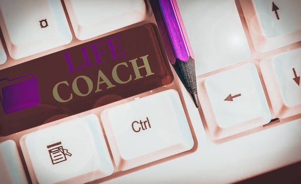 Szövegírási szöveg Life Coach. Üzleti koncepció valaki, aki segít azonosítani a célokat, és azt tervezi, hogy elérje őket. - Fotó, kép