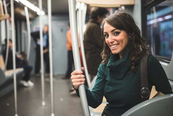 Schöne Frau mit Rollkragen in der U-Bahn - Foto, Bild