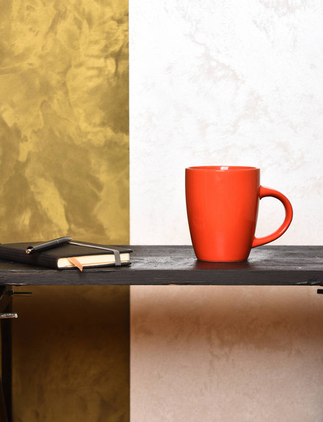 tea or coffee cup with copybook and pen - Fotoğraf, Görsel