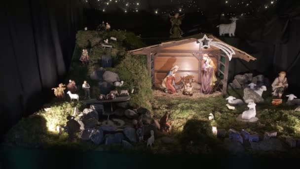Christmas nativity scene, Xmas manger, biblical story of the birth of Jesus, leto to right pan - Footage, Video