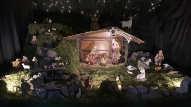 Різдвяна різдвяна сцена, Xmas manger, біблійна історія про народження Ісуса, нахил вгору - Кадри, відео