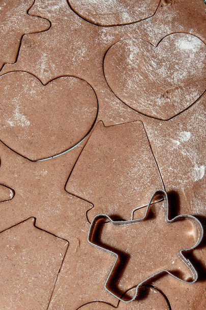 Baking gingerbread cookies, cutters with dough in flower form - Zdjęcie, obraz