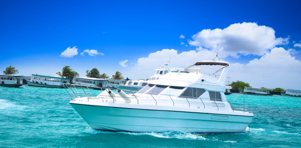 Luxus Yacht gyönyörű óceán - Fotó, kép