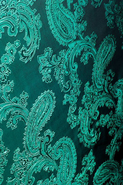 Цвет ткани зеленый, узорчатый
 - Фото, изображение