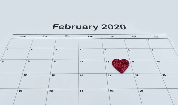 Calendar page close-up with red heart on February 14 of Saint Valentines day. Happy Valentines Day concept. - Valokuva, kuva