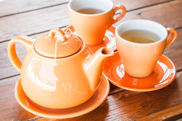 Набор горячих чашек и чайник
 - Фото, изображение
