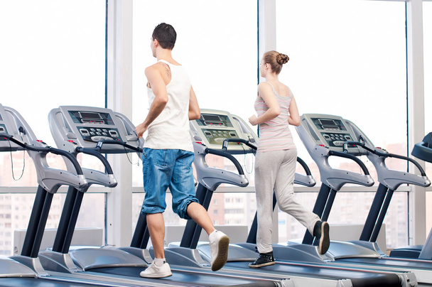 Woman and man at the gym exercising. - Zdjęcie, obraz