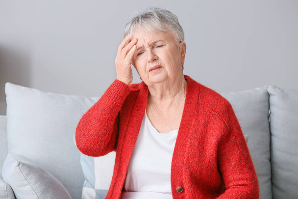 Senior woman suffering from headache at home - Foto, Imagem