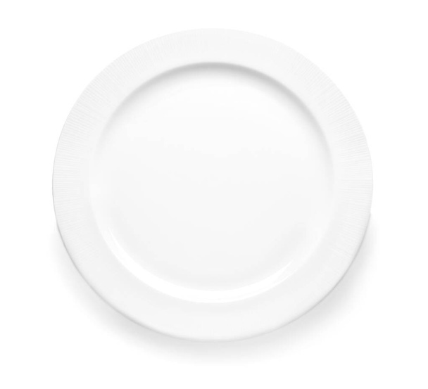 üres kerámia tányér fehér háttér - Fotó, kép