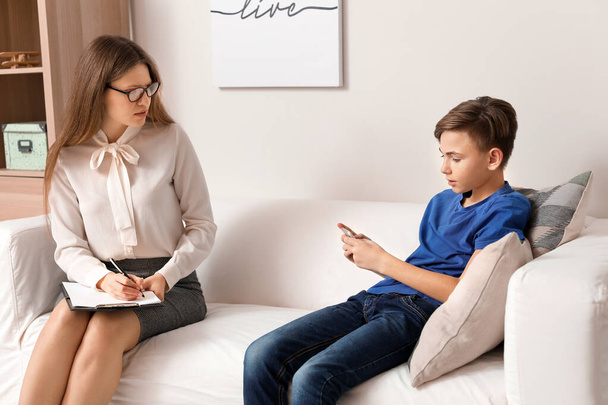 Boy with mobile phone at psychologist's office - Photo, Image