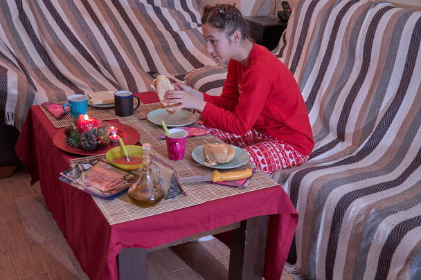 girl having Chistmas breakfast in 25 of december morning, bread ,tomato - Photo, Image