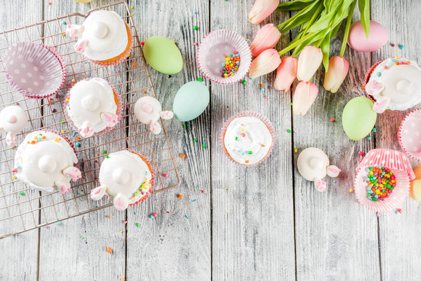 Easter kids bunny cupcakes - Foto, afbeelding