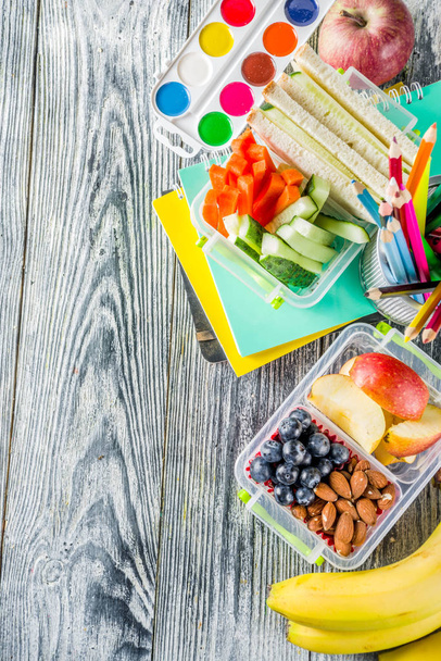 健康的な学校給食ボックス - 写真・画像