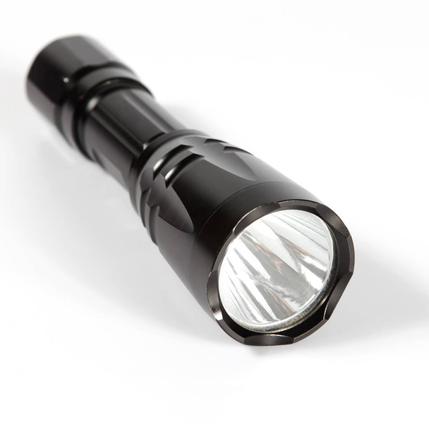 Schwarze Taschenlampe auf weißem Hintergrund - Foto, Bild