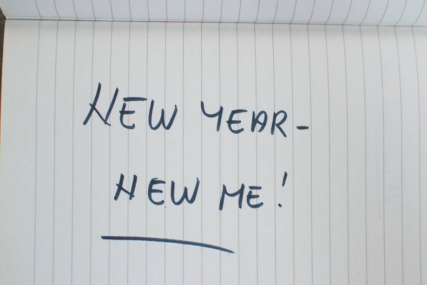 Neues Jahr neu ich in einem Notizbuch geschrieben - Foto, Bild