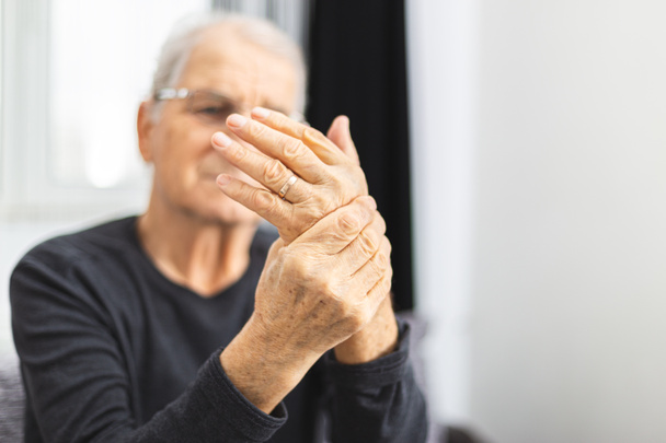 Elderly Person With Painful Hand . Old man have a problem with circulation hands. - Foto, afbeelding