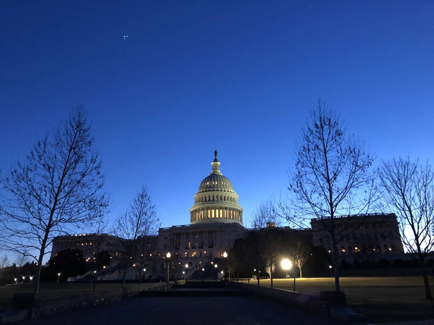 Capitol Hill durante o impeachment
  - Foto, Imagem