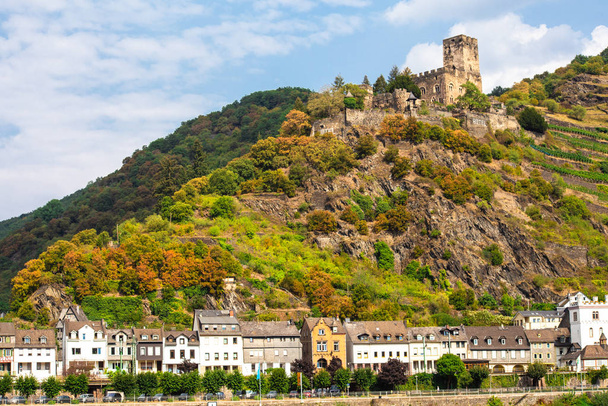 KAUB, GERMANY - SEPTEMBER 5, 2018:  View of the village of Kaub, Germany as seen from the Rhine River - 写真・画像