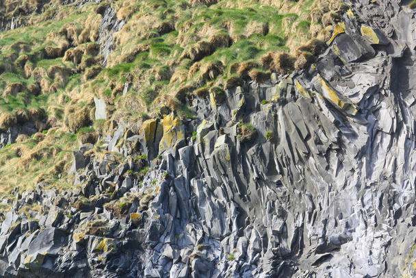 La textura de la cueva de basalto en Islandia de cerca
 - Foto, imagen
