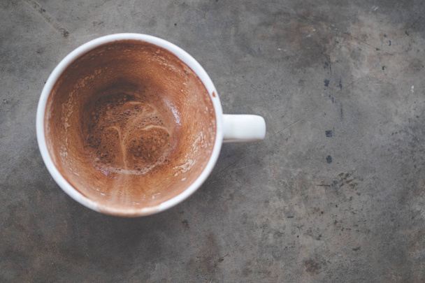 Heiße Kaffeetasse nach dem Getränk leer - Foto, Bild
