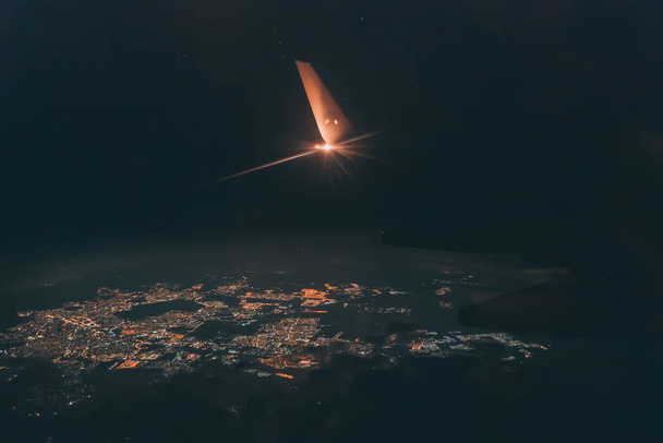 avión ala ciudad luces
 - Foto, Imagen