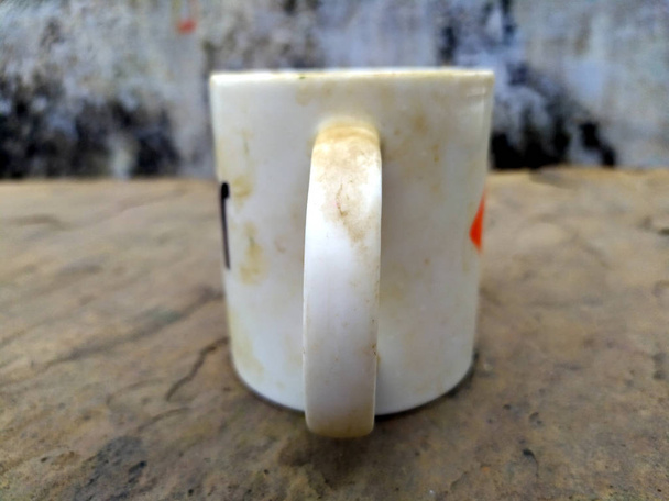 hliněný šálek čaje izolované na kamenném pozadí - Fotografie, Obrázek
