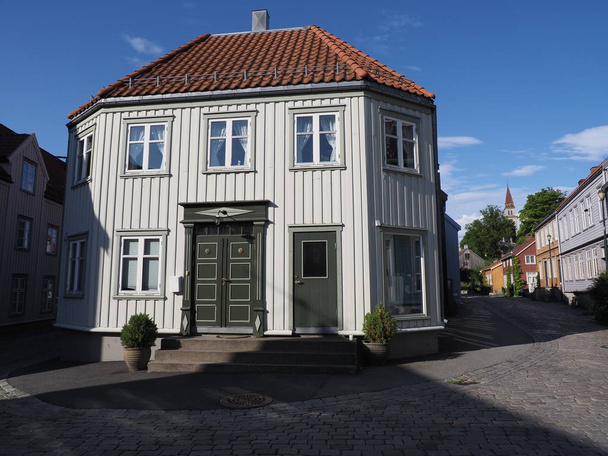 Grey wooden house in european Trondheim city at Trondelag region in Norway with clear blue sky in 2019 warm sunny summer day on July. - Foto, immagini