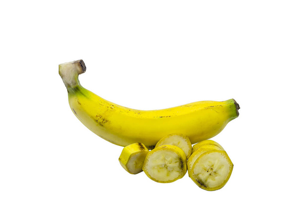 Μπανάνα κίτρινο ή Pisang Mas γλυκό φρούτο που απομονώνονται σε λευκό φόντο με clipping διαδρομή - Φωτογραφία, εικόνα