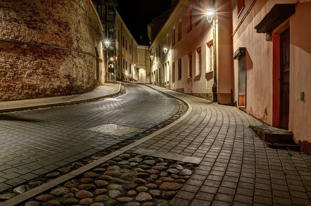 Stretta strada medievale
 - Foto, immagini