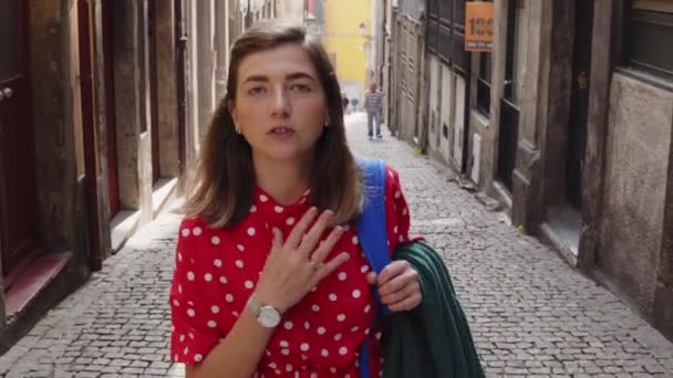 Woman Traveler Makes Reportage About Her Trip - Séquence, vidéo