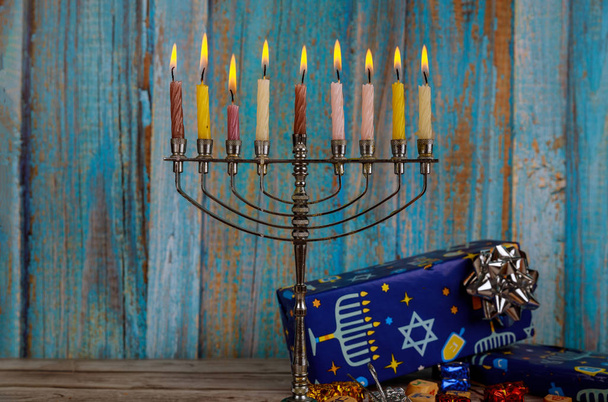 Brillantemente incandescente Hanukkah Minorca soft focus
 - Foto, immagini