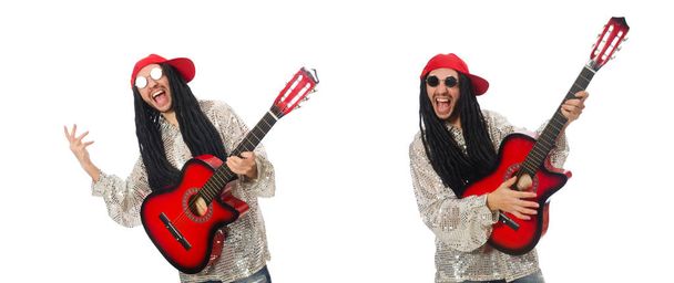 Чоловічий музикант з гітарою ізольований на білому
 - Фото, зображення