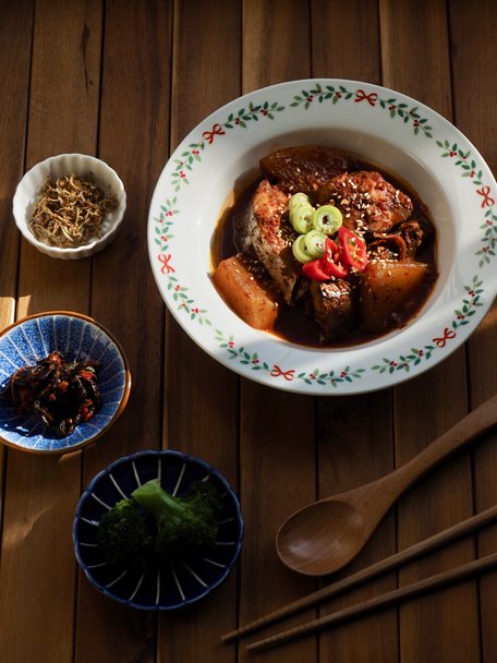 koreanische Lebensmittel Makrele Sojasauce Eintopf - Foto, Bild