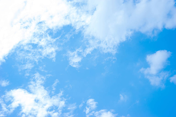 Облако и синий фон неба
 - Фото, изображение