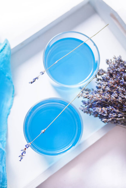 Lavender Lemonade or cocktail and lavender bouquet. Natural refreshing summer drink. - Фото, изображение